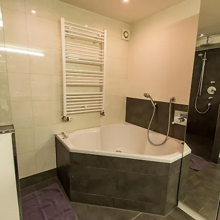 Zum Gscheiten Beck Mit Garten